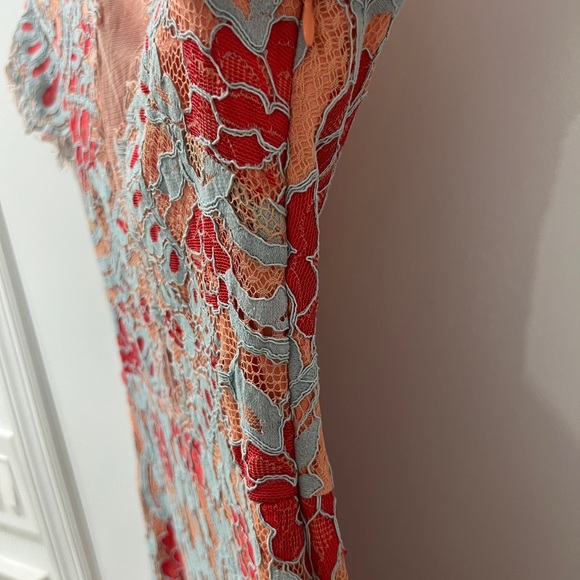 Storia Elegant Lace Midi Dress in Coral and Light Blue - Picture 8 of 9